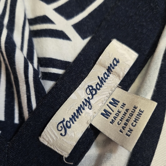 TOMMY BAHAMA Navy and White Stretchy Leaf Print Dress. Size Medium - Picture 9 of 13